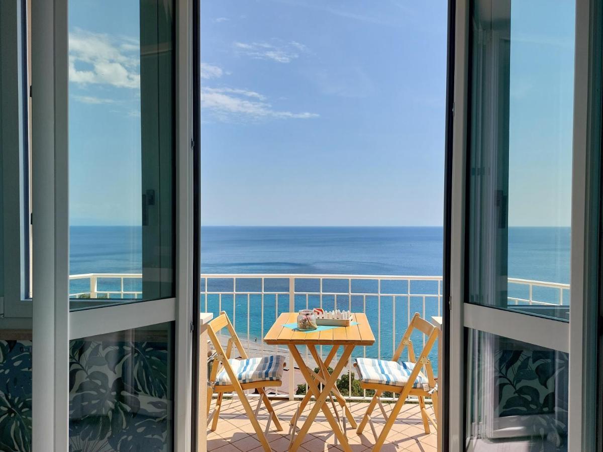 Una Finestra Sul Mare Home 1 Bergeggi Exterior photo