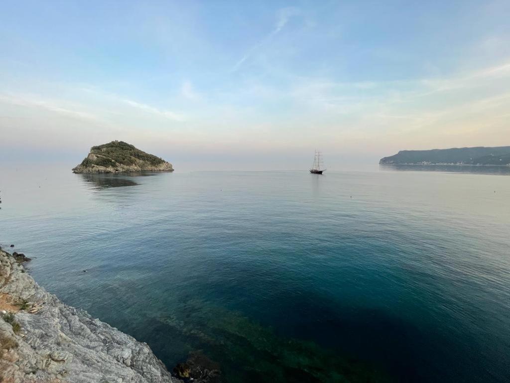 Una Finestra Sul Mare Home 1 Bergeggi Exterior photo