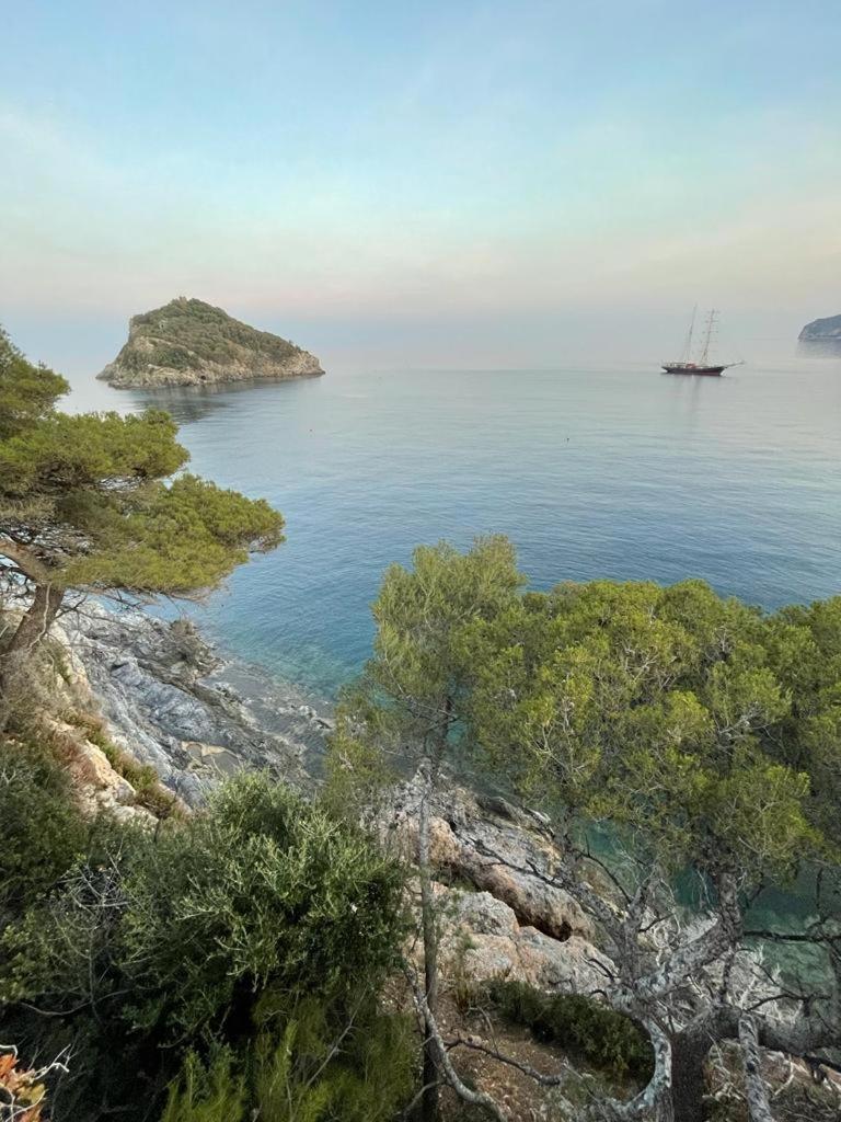 Una Finestra Sul Mare Home 1 Bergeggi Exterior photo